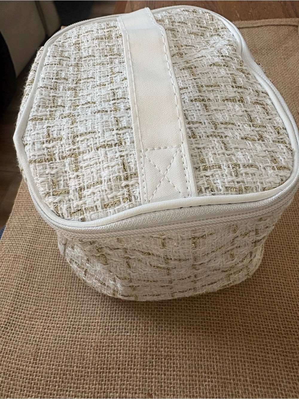 Unbranded White Tweed Cosmetic Carry Case with Gold Accents - Picture 2 of 4